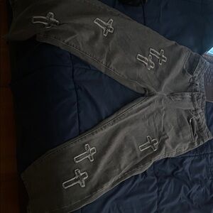 SHEIN Men's Relaxed Fit Gray Jeans with Cross Design